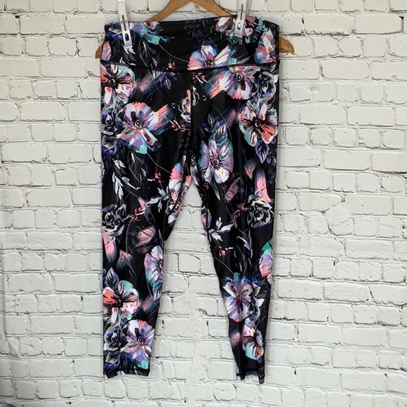 Fabletics Pants - Fabletics Salar Printed PureLuxe Capri - Large